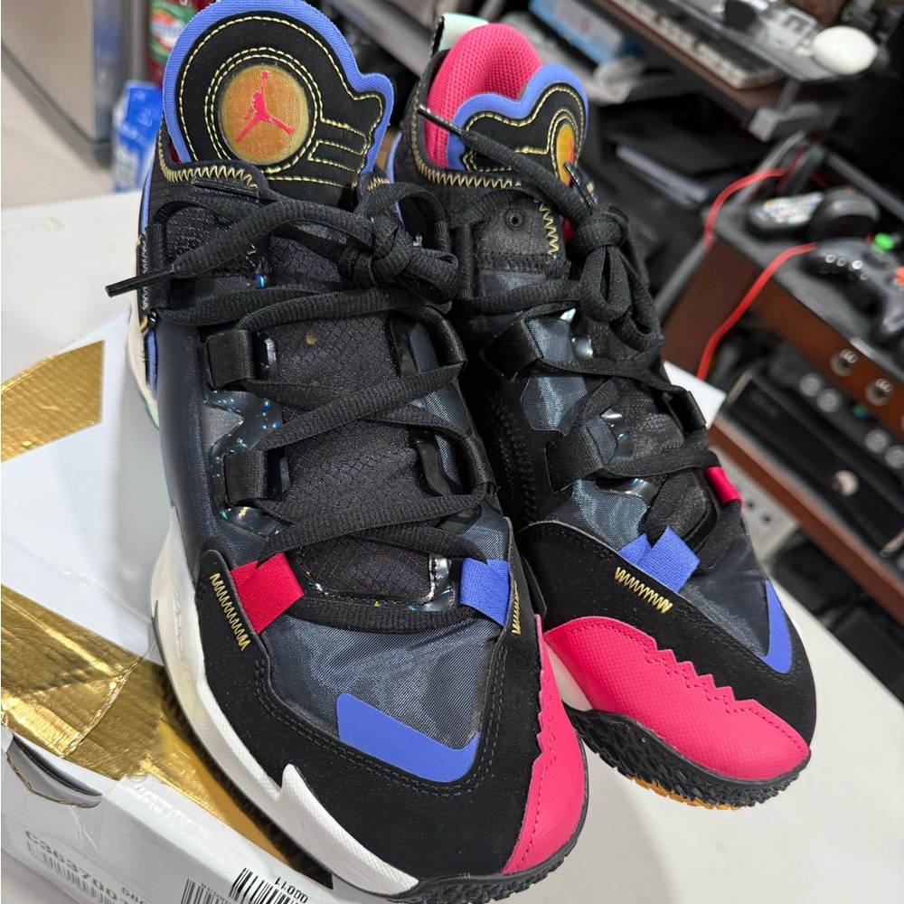 Jordan Why Not .5 Hype Music Black , Pink , White & Blue Size 10 Men New